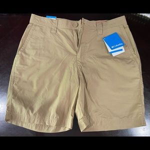 Columbia Modern Classic size 32, inseam 8, khaki shorts